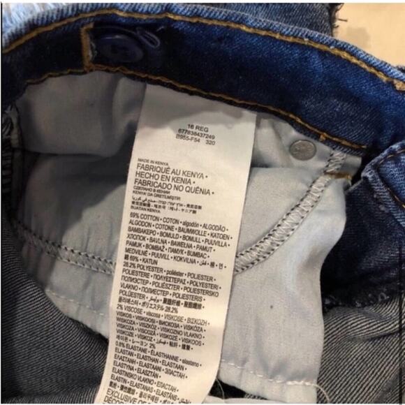 LIKE NEW Levi's Girlfriend Jeans - Gemini Medium Wash - Picture 7 of 9